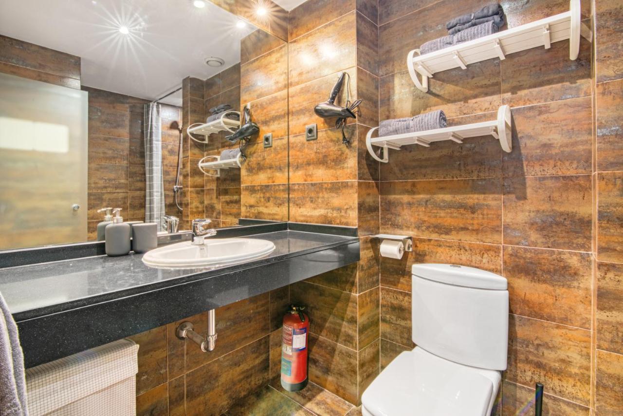 Cozy Penthouse, 20 Min To Downtown, Alcala Norte Madrid Bagian luar foto